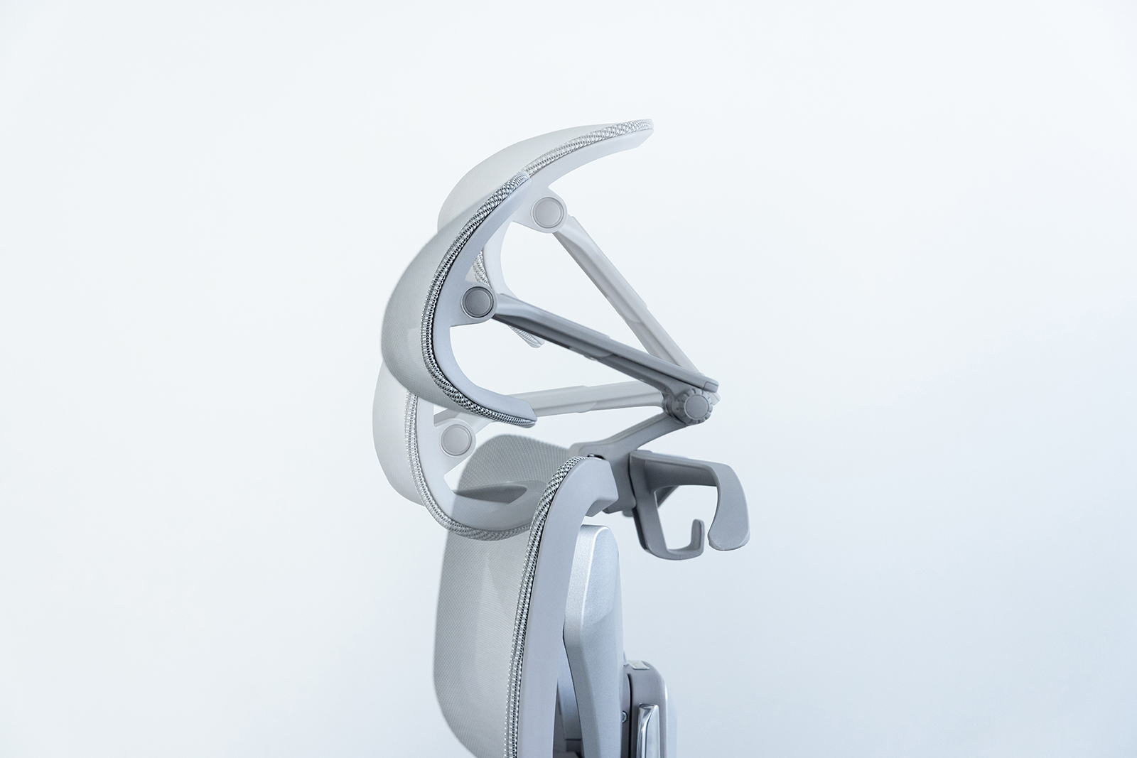 ヘッドレストの上下調節機能