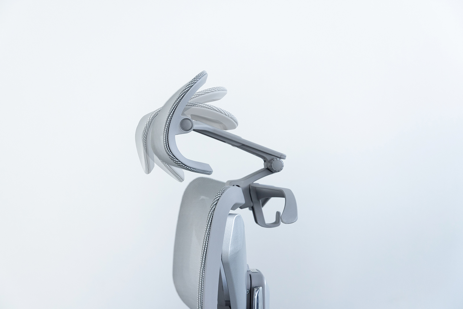 ヘッドレストの角度調整機能