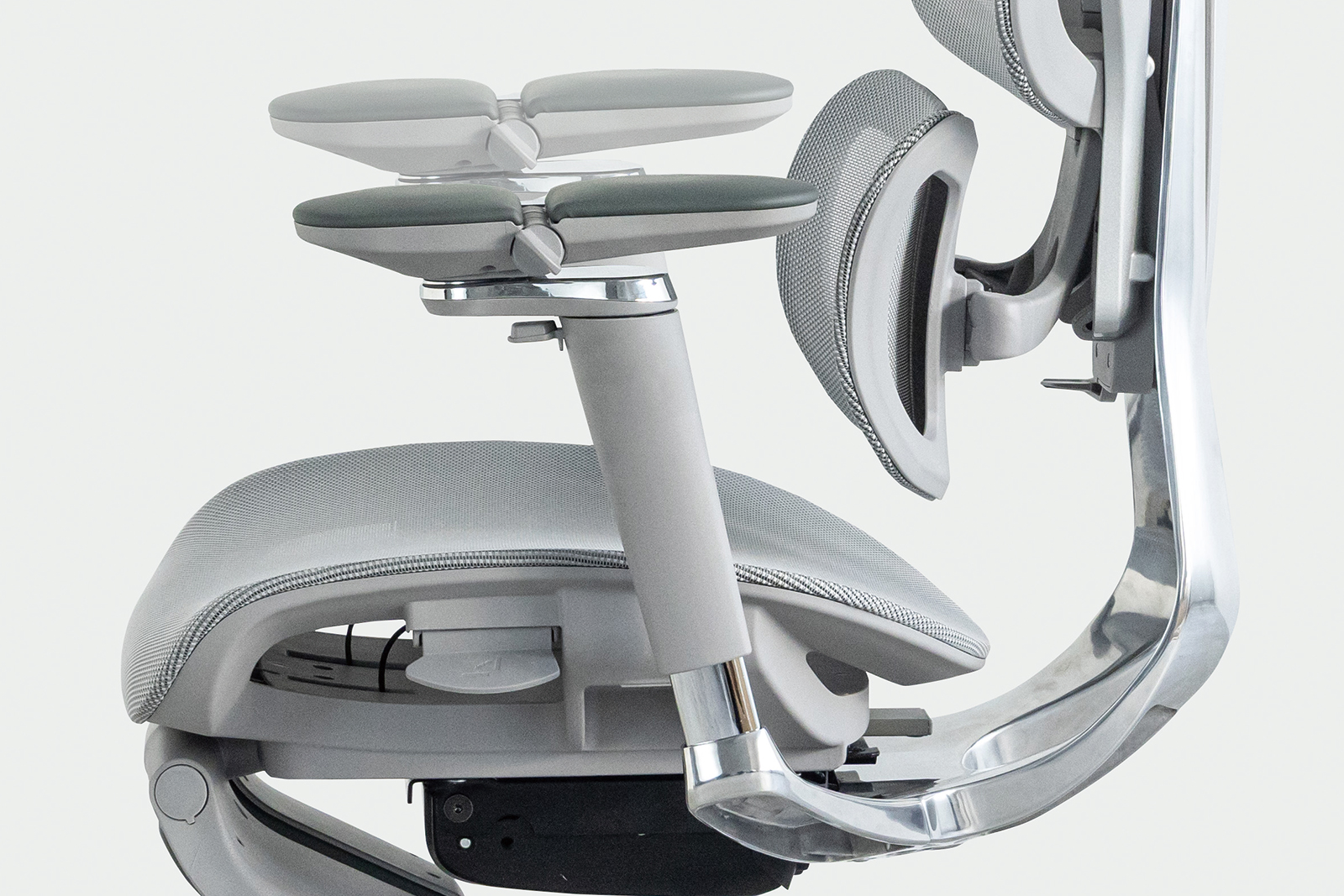 アームレストの上下昇降機能