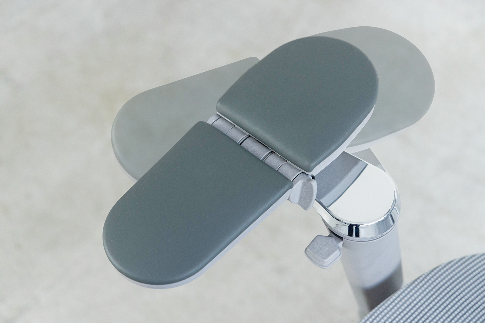 アームレストの軸回転調整機能