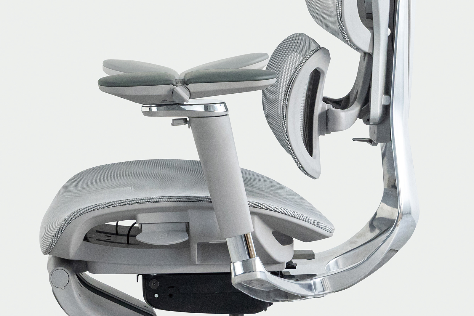 アームレストの肘あて角度調整機能