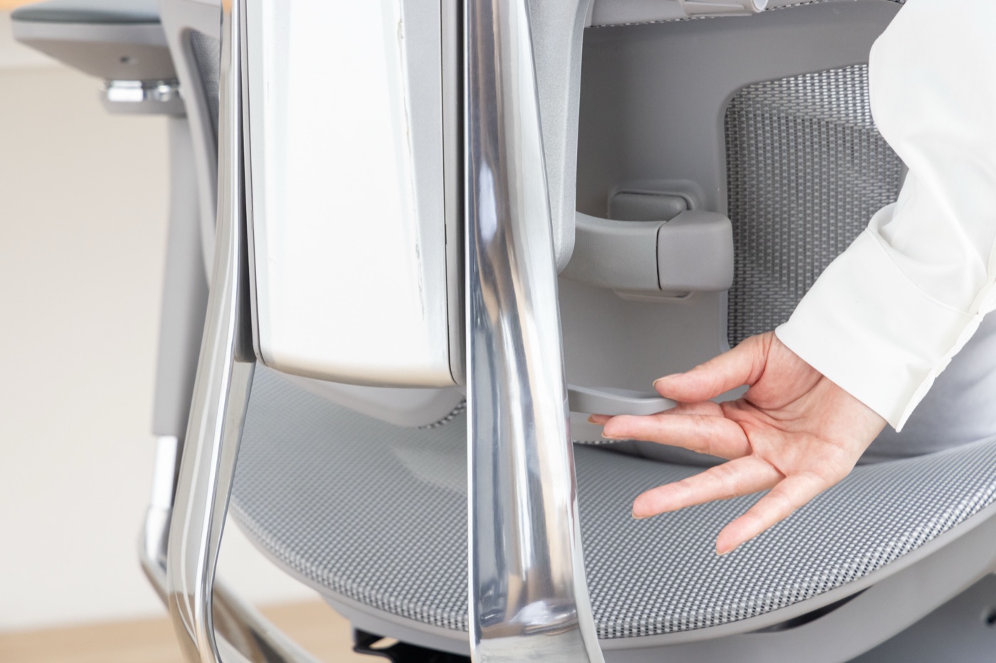 背もたれスライドロック機能